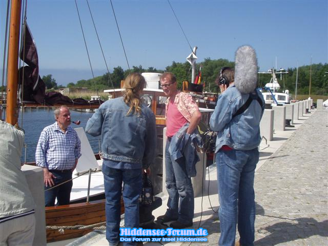 Filmleute beim Dreh im Hafen in Kloster