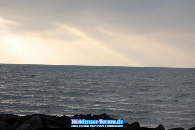Sonne strahlt die Ostsee an