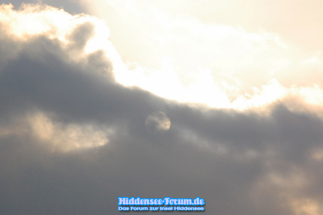 Sonne versteckt sich
