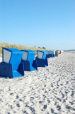 Strand mit Blauenstrandkörben