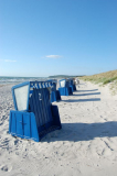 Strand mit Blauenstrandkörben