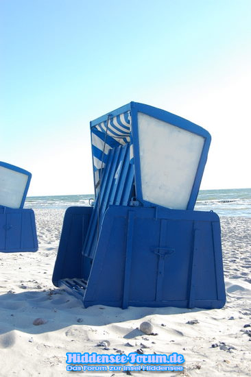 Strand mit Blauenstrandkörben