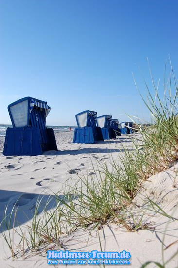 Strand mit Blauenstrandkörben