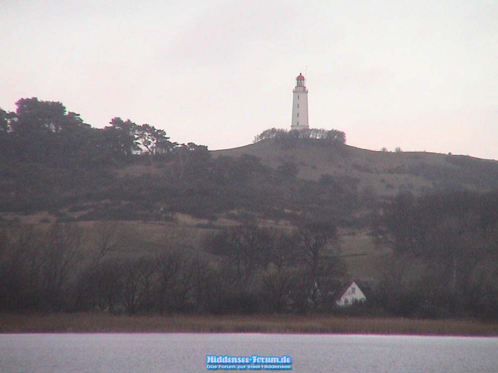Leuchtturm aus der Ferne rangezoomt