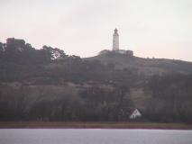 Leuchtturm aus der Ferne rangezoomt