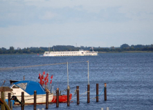 UND WIEDER GEHT EIN SCHIFF VON UNS