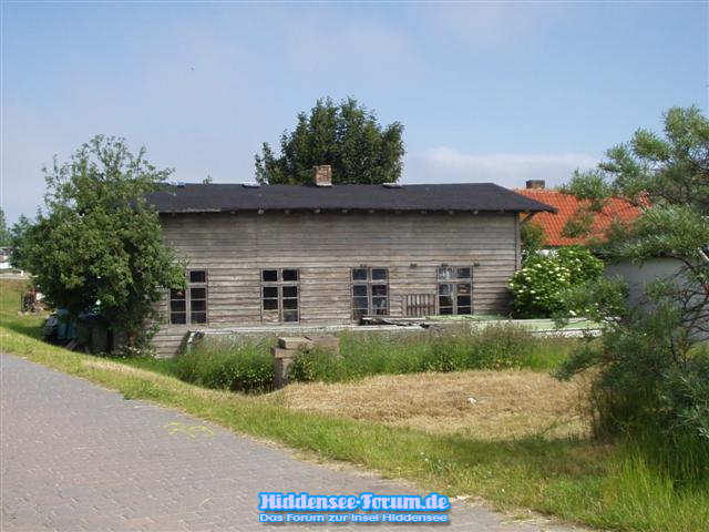 Altes Häuschen der Fischer in Vitte am Hafen