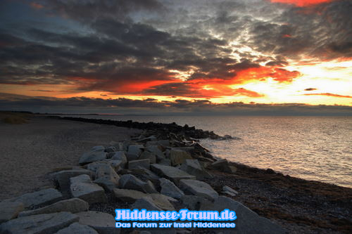 Himmel FÄNGT ZU LEUCHTEN AN