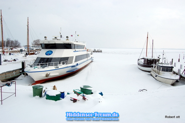 Wann kommt ein Schiff?  Stiller Hafen in Vitte