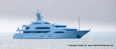 Superyacht am Strand