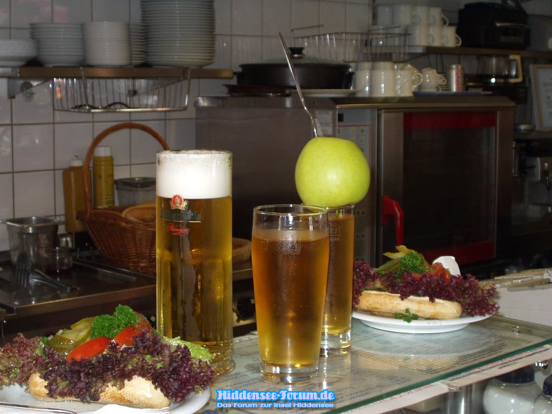 Apfelschorle mit ganzer Frucht