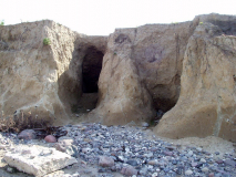 Dort, wo die alten Bunker standen, kann das Meer ungehindert an der Steilküste "nagen"