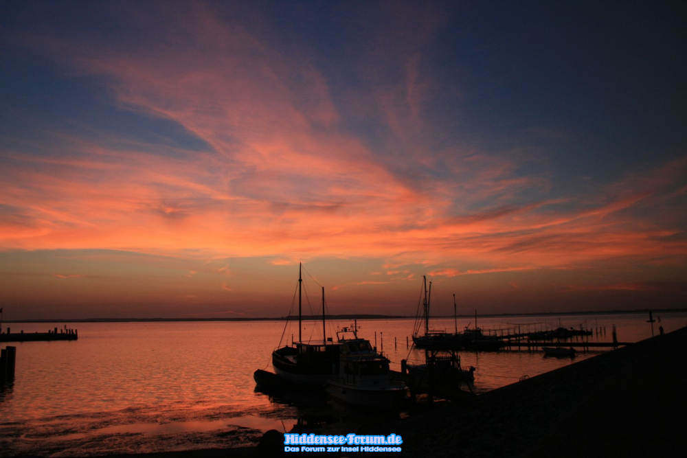 Sonnenaufgang am Hafen von Vitte