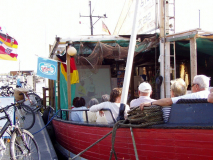 Fußball WM in Kloster auf dem Schiff