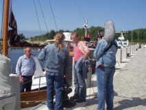 Filmleute beim Dreh im Hafen in Kloster