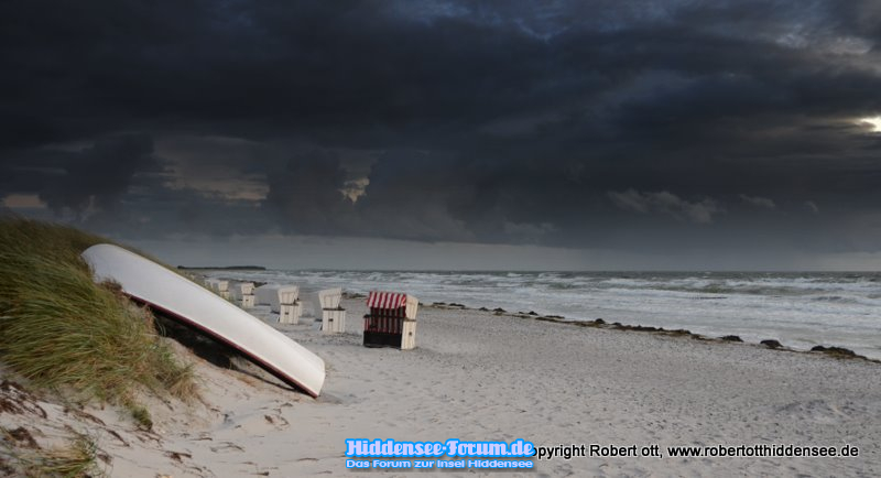 stürmische ZEITEN am Strand.